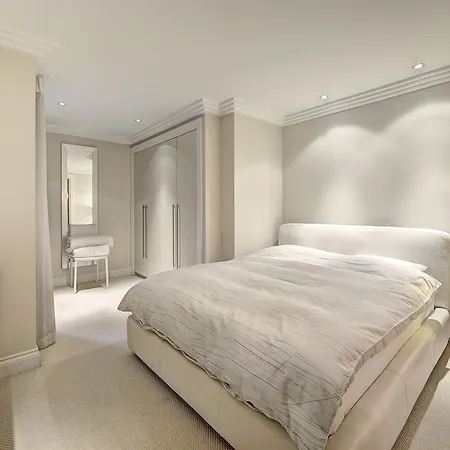 Svs Hayes City Center Apartman *